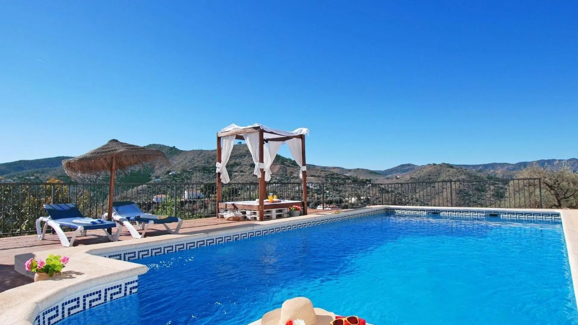 Villa Jose 2, Beheizter Pool, Meerblick Comares Semesterbostad